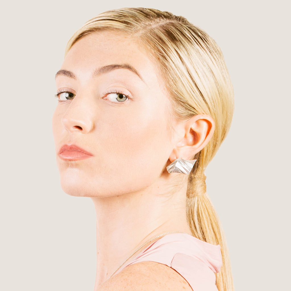 ONDINE BLACK EARRING