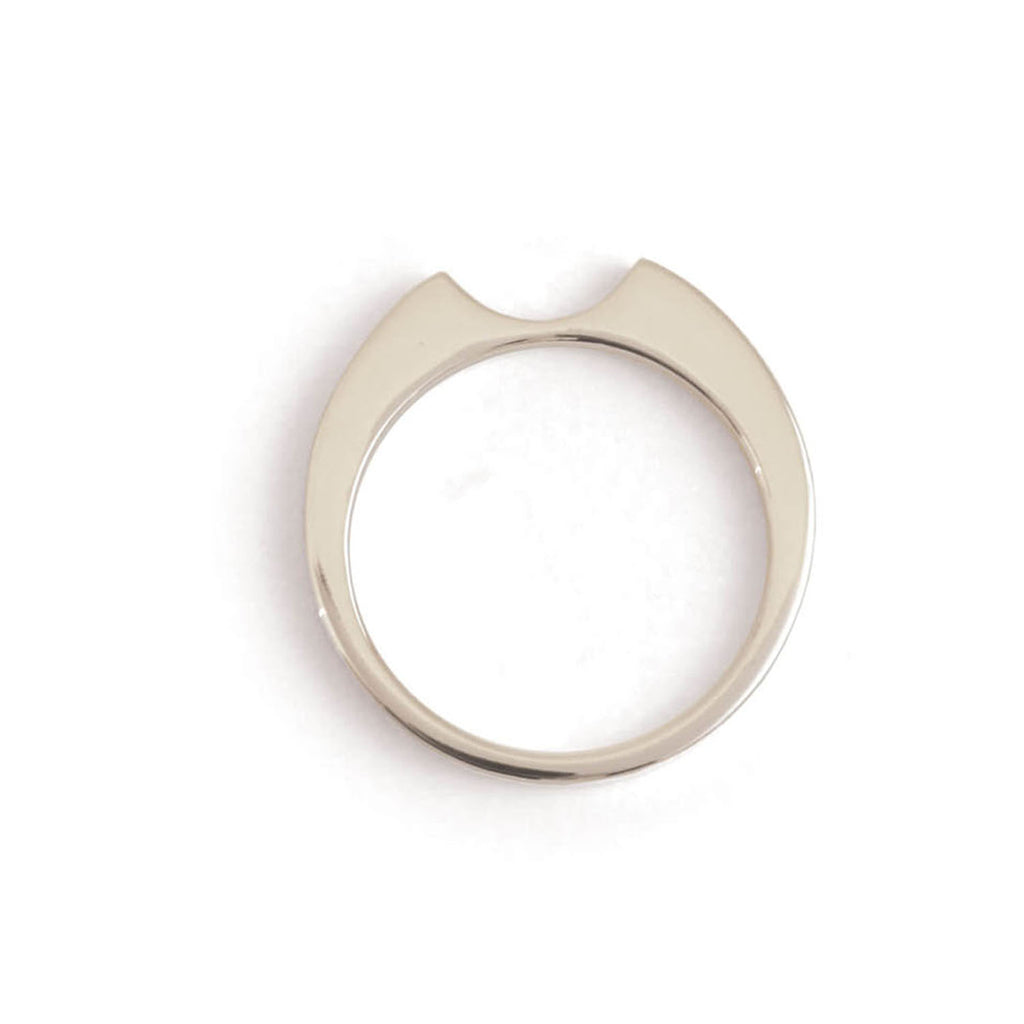 Discrete Diamond Negative Round Ring